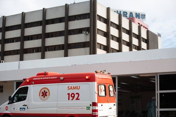 Ambulância em frente do Hran
