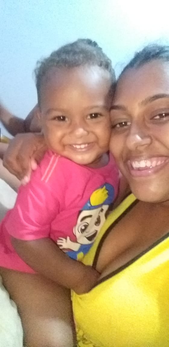 Kellyane Maria, 17, e o filho, Arthur Miguel, de 1 ano e 9 meses