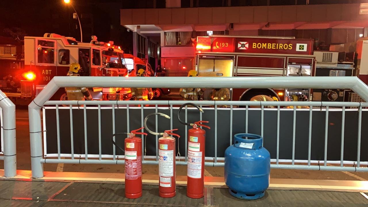 extintor de incêndio e botijão de gás