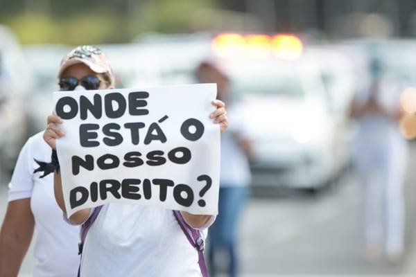 Parentes de detentos da Papuda fazem manifestação nas ruas de Brasília