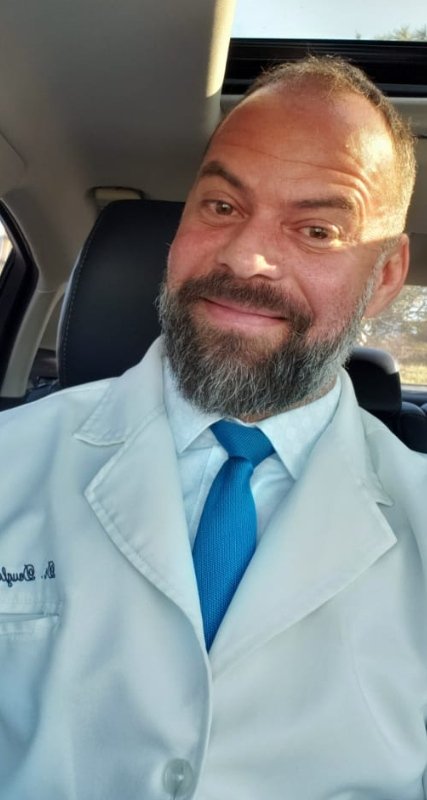 O médico intensivista Douglas Godoi