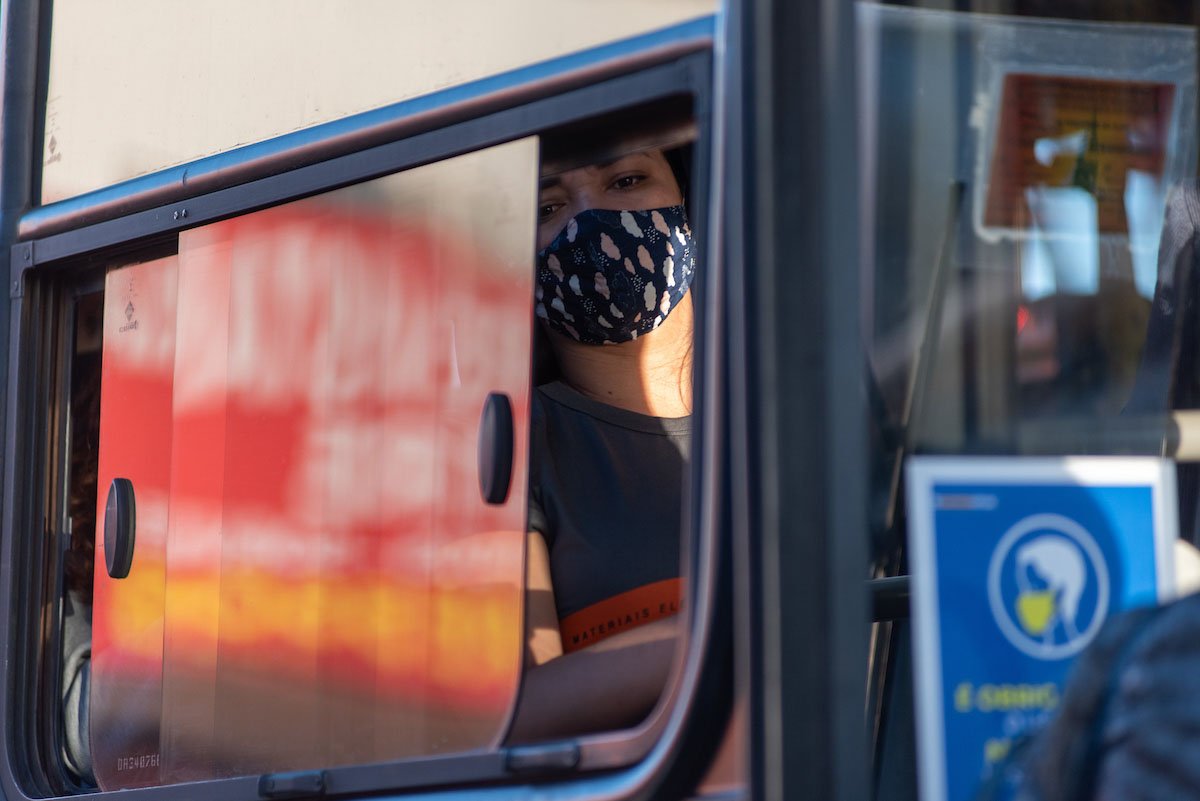 ônibus cheios durante pandemia de coronavírus no DF
