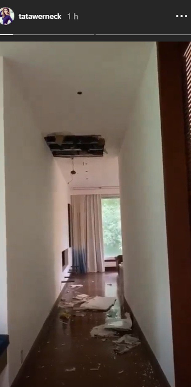 Teto da casa de Tata Werneck desaba