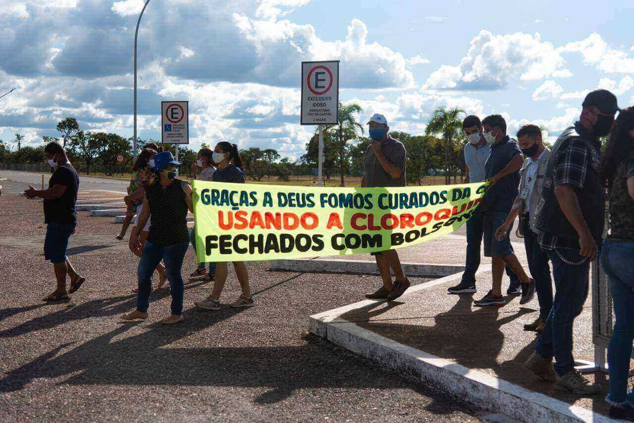 Apoiadores de Bolsonaro no cercadinho do Alvorada