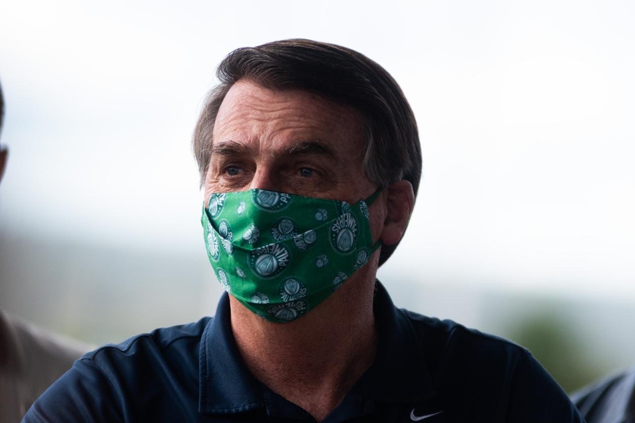 Bolsonaro na portaria do Alvorada