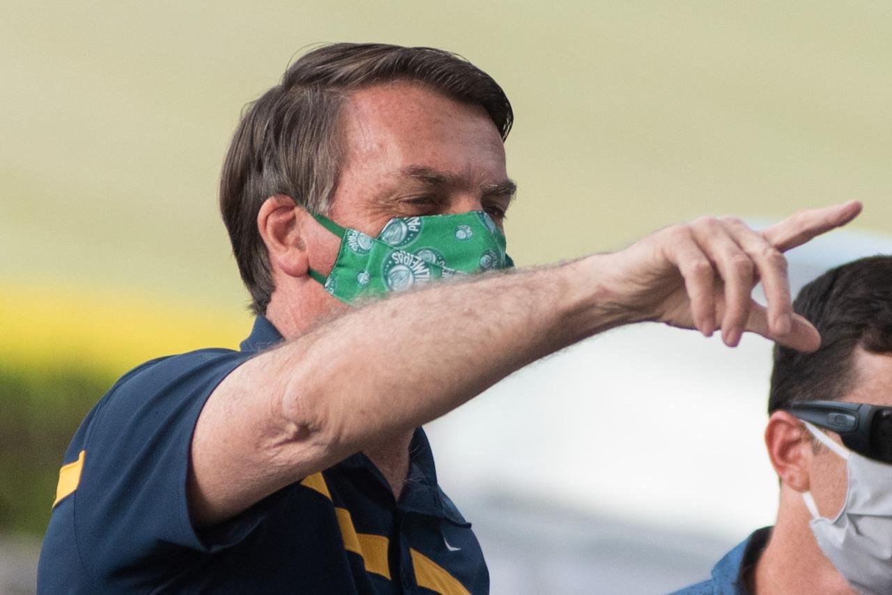 Bolsonaro na portaria do Alvorada
