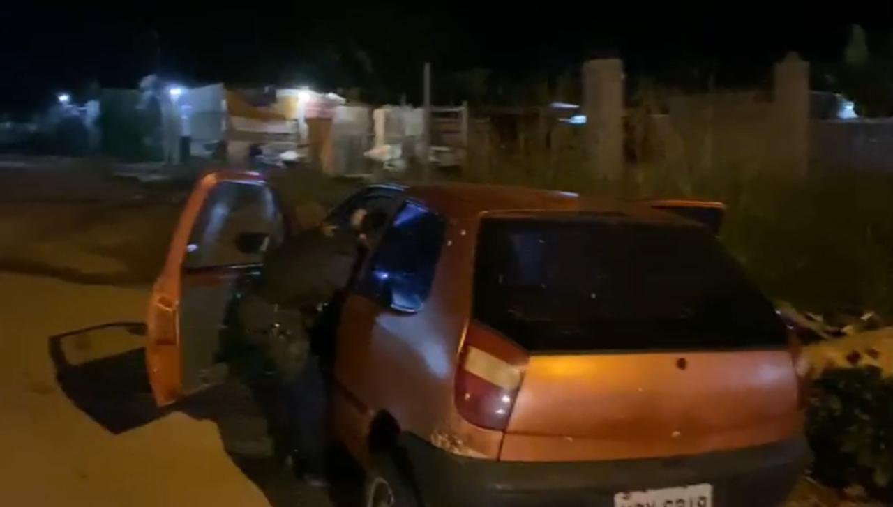 policiais militares encontram carro furtado