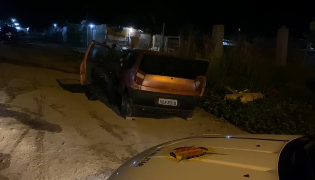 policiais militares encontram carro furtado
