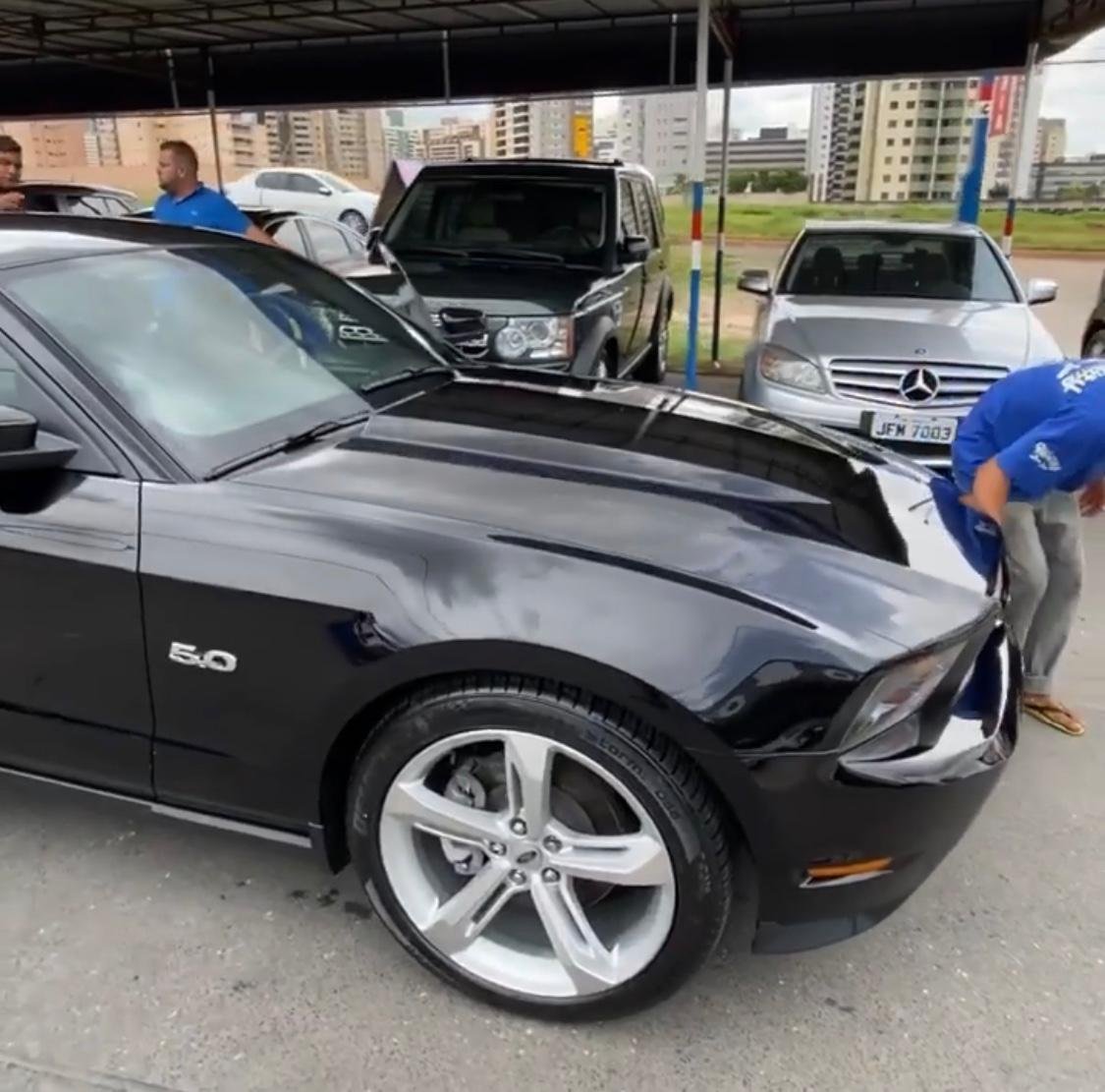 mustang preto