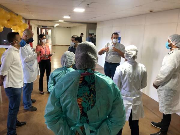 Visita da Ação Conjunto ao hospital de campanha do Mané Garrincha
