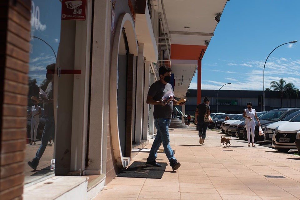 Retorno do comércio de rua no DF com pandemia do coronavírus