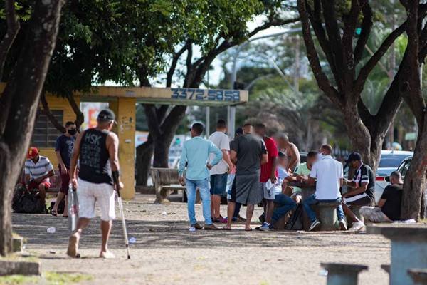Aglomeração de pessoas em Ceilândia