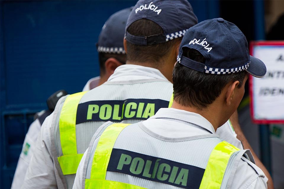 policiais