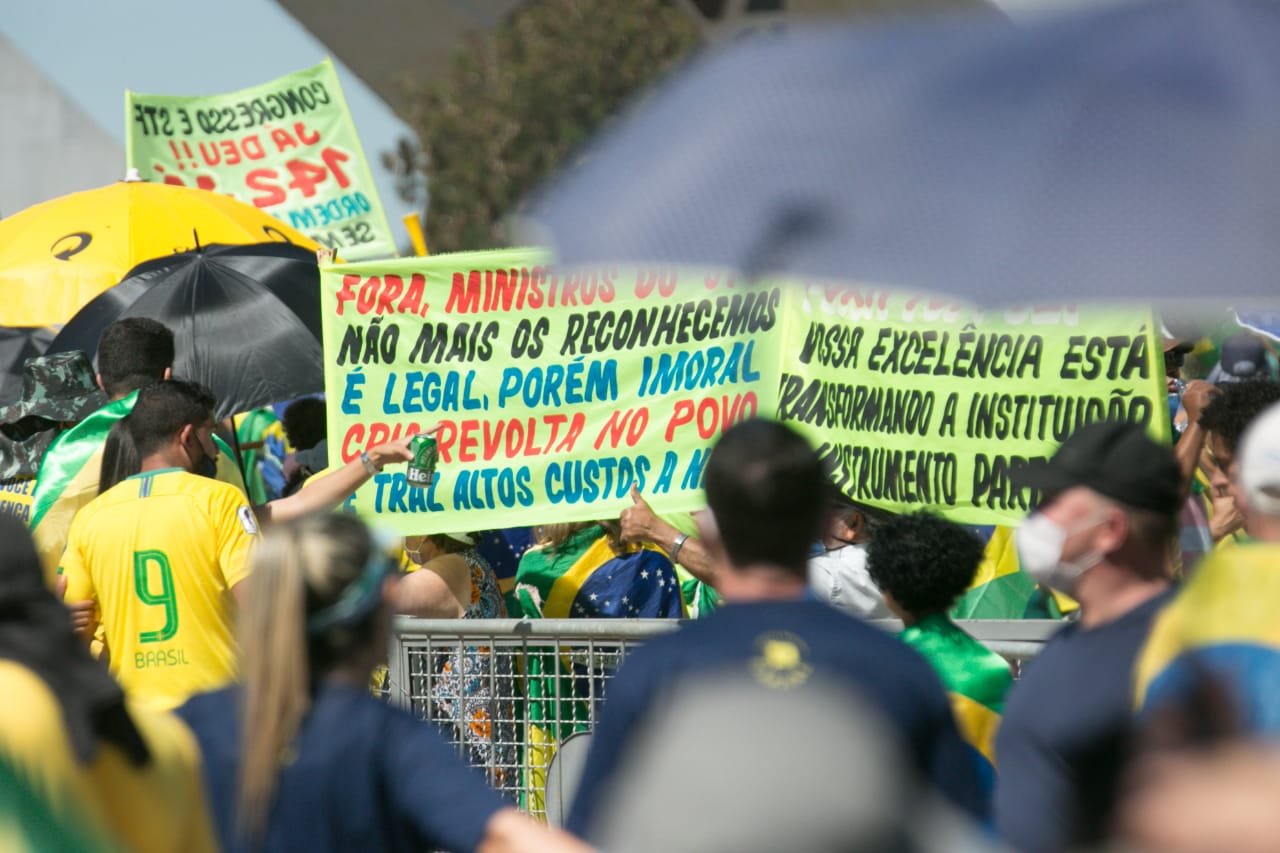 Manifestantes fazem ato pró-Bolsonaro