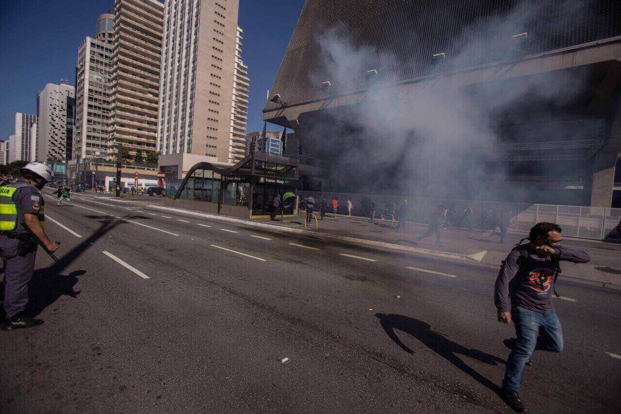 manifestação na Paulista acaba em confronto