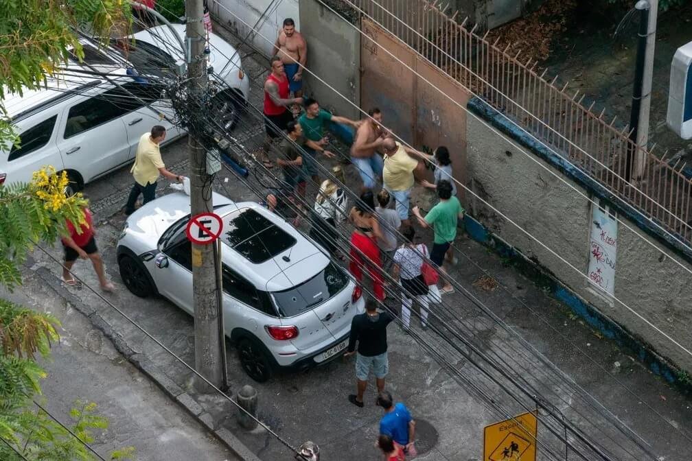 Ticyana D’Azambujja, de 35 anos, conta ter sido espancada nesse sábado (30/05)