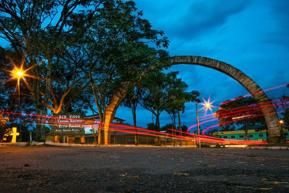Entrada da cidade de Alto Paraíso (noturno)