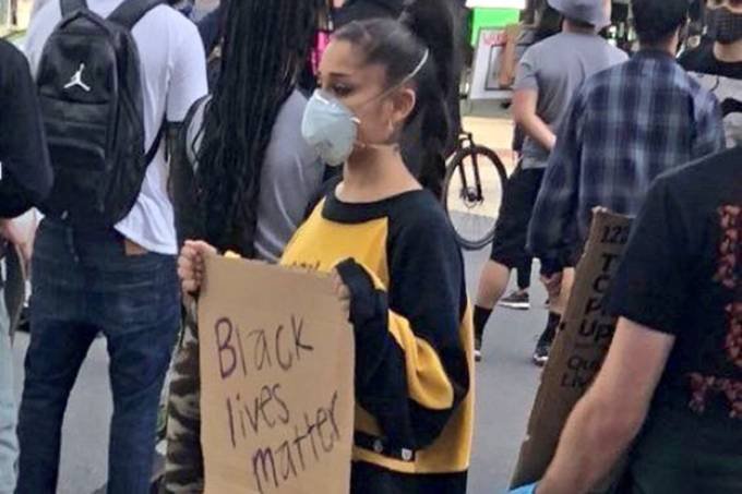 Ariana Grande em manifestação