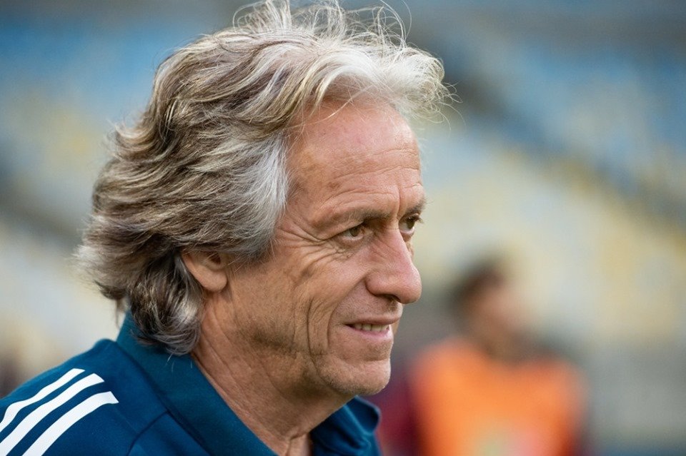 Jorge Jesus sorrindo