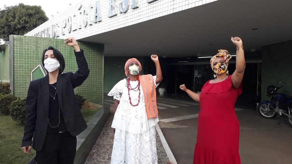 Mâe Baiana e apoiadores na Decrin