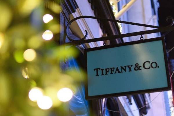 Compra bilionária da Tiffany & Co. pelo LVMH corre o risco de ser  cancelada. Aos detalhes! - Glamurama