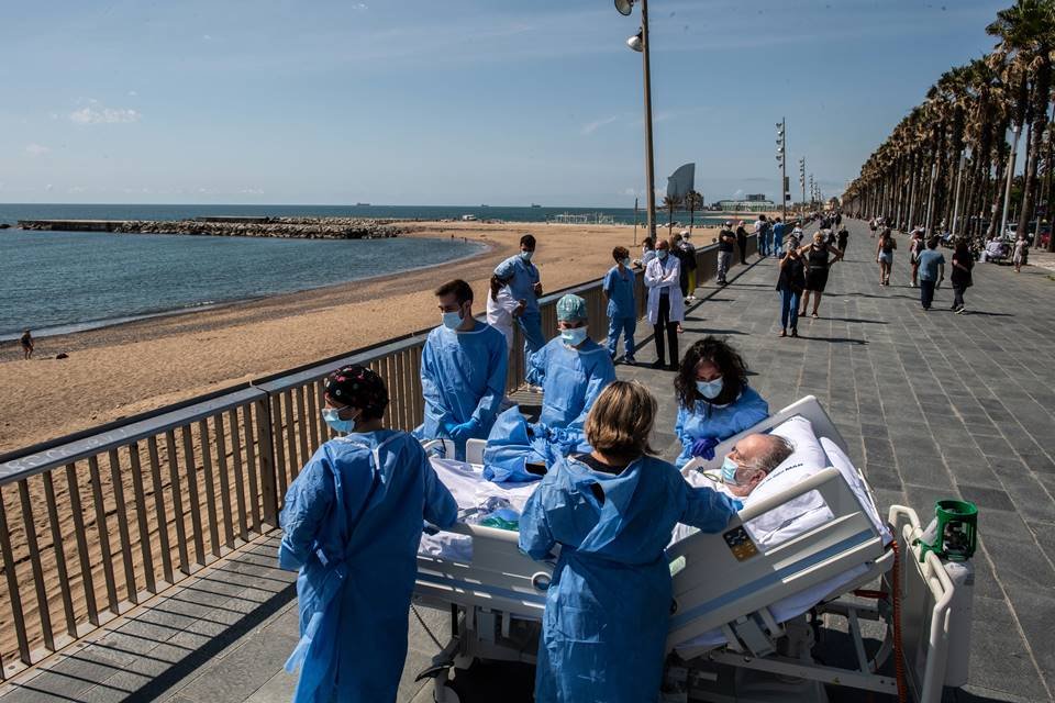Isidre Correa vendo o mar