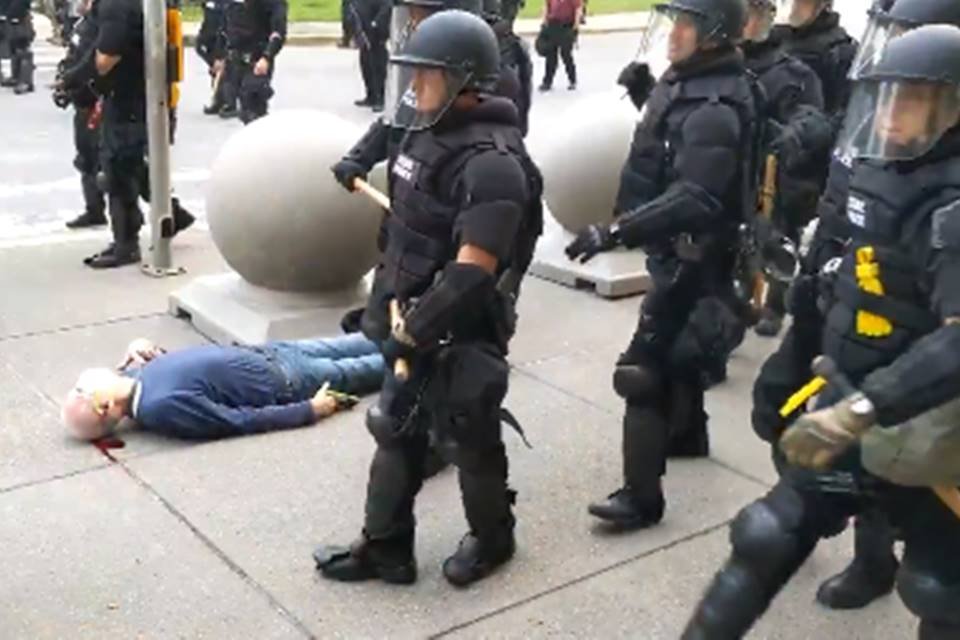 Idoso ferido em protesto nos EUA