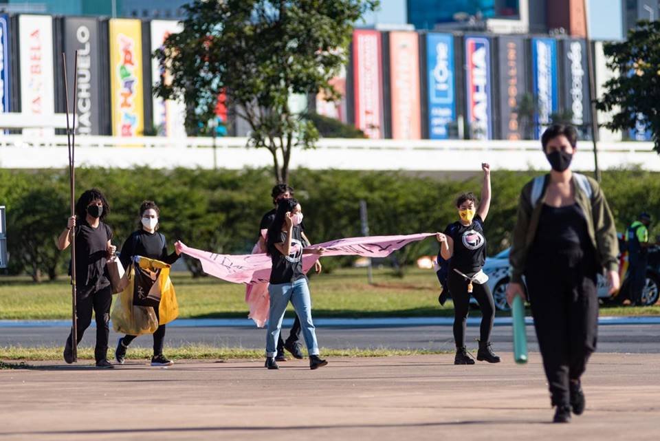 Brasileiros lotam a Esplanada para celebrar a democracia