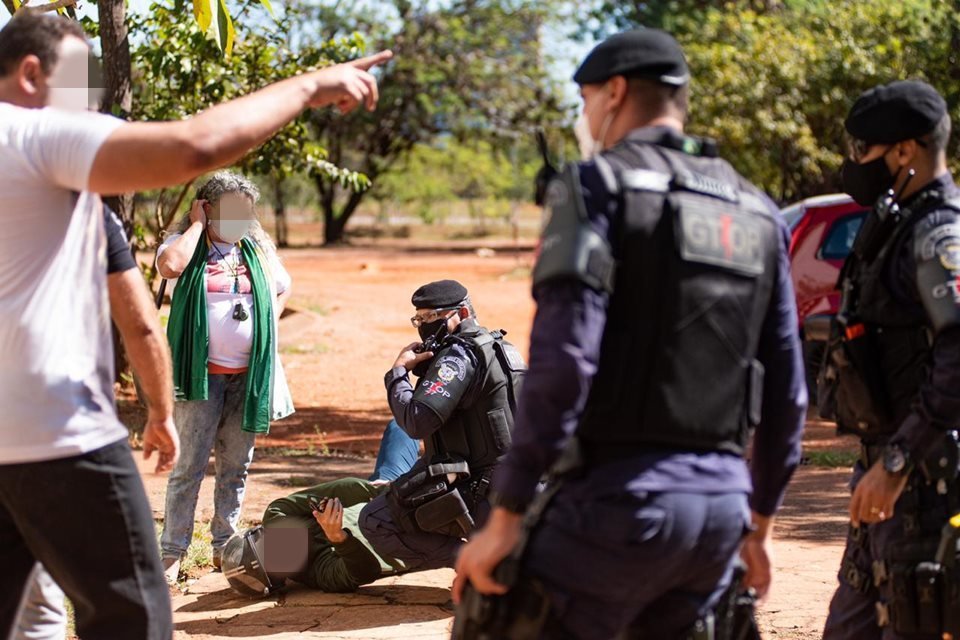 Manifestante é agredido