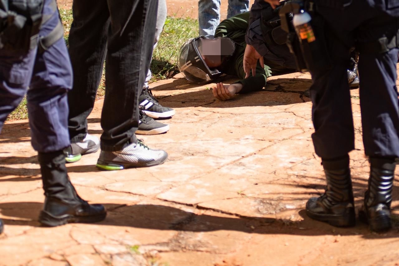 Manifestante é agredido