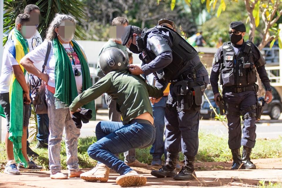 Manifestante é agredido
