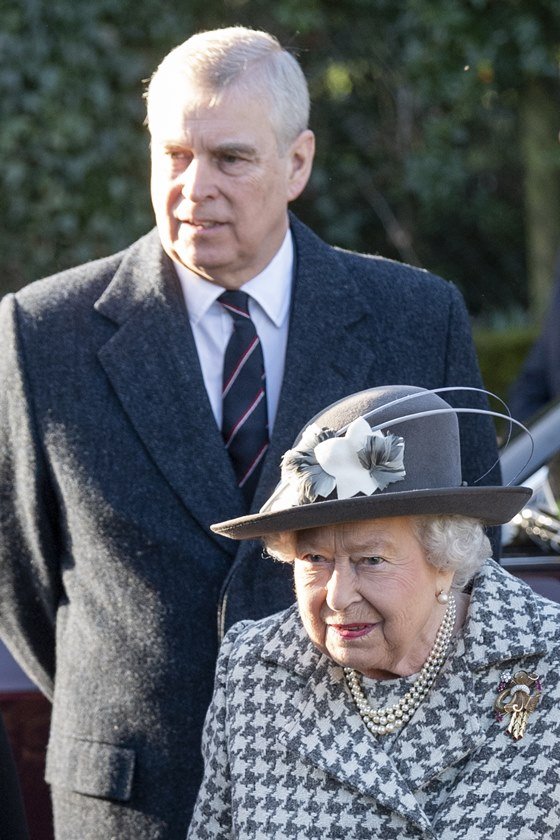 Príncipe Andrew e rainha Elizabeth