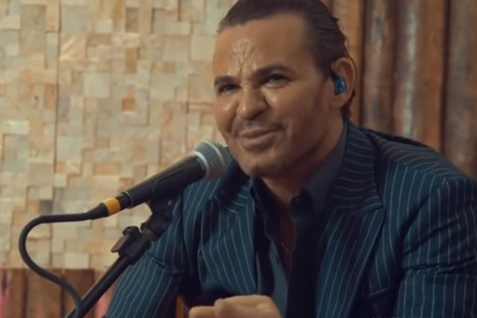 Sertanejo Eduardo Costa tieta ex-vocalista da banda XCalypso em dueto: Não  consigo te esquecer - Área VIP