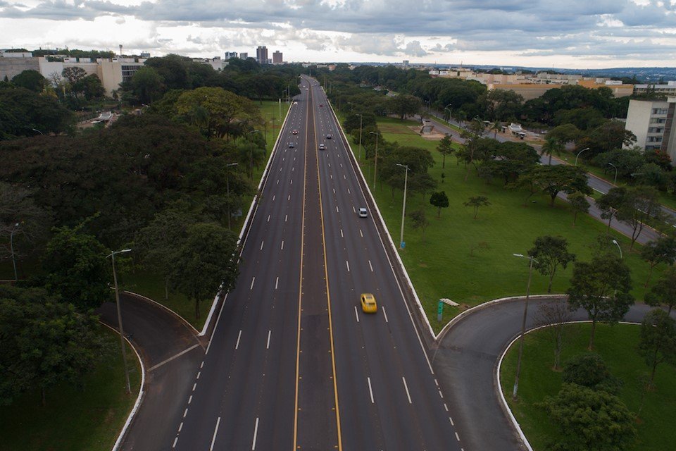 Eixão com poucos carros