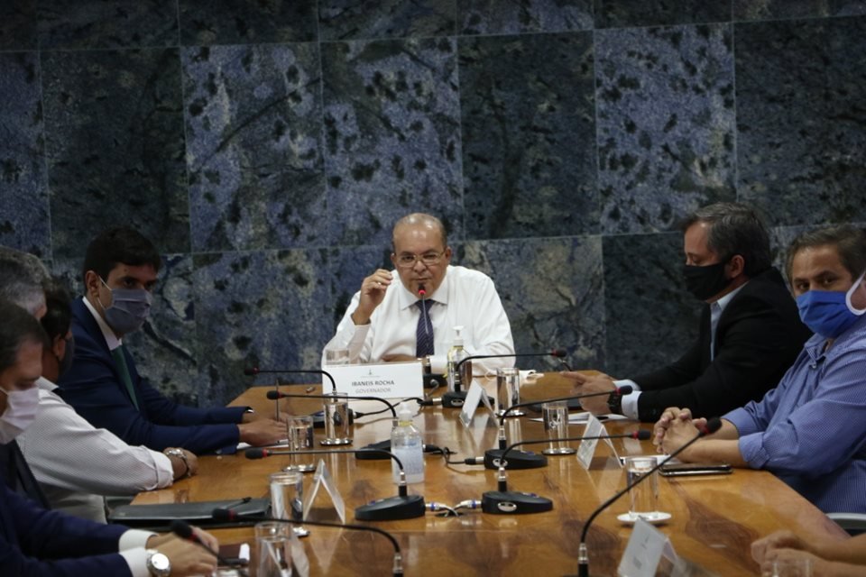 GDF quer liberar ajuda de R$ 1,2 mil para motoristas de transporte escolar