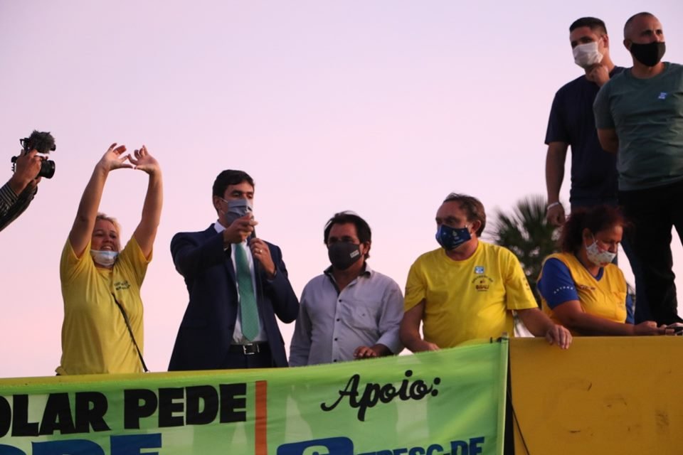 Rafael Prudente conversa com profissionais do transporte escolar