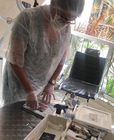 Nadia El Chariti, atendimento de designer de sobrancelhas em casa