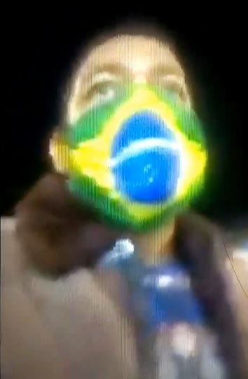 Homem bate boca com médica na porta do HRC