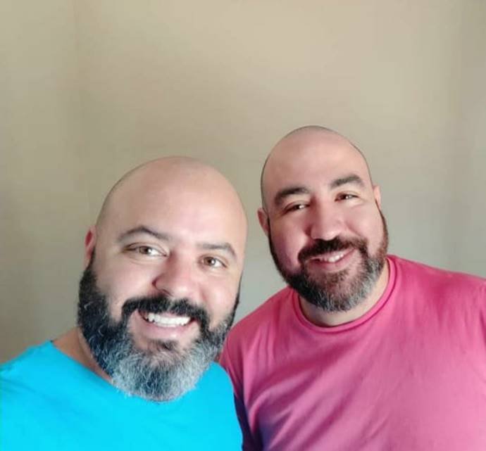 dois homens de barba
