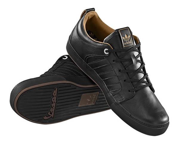 Tênis de colaboração da Vespa com a Adidas