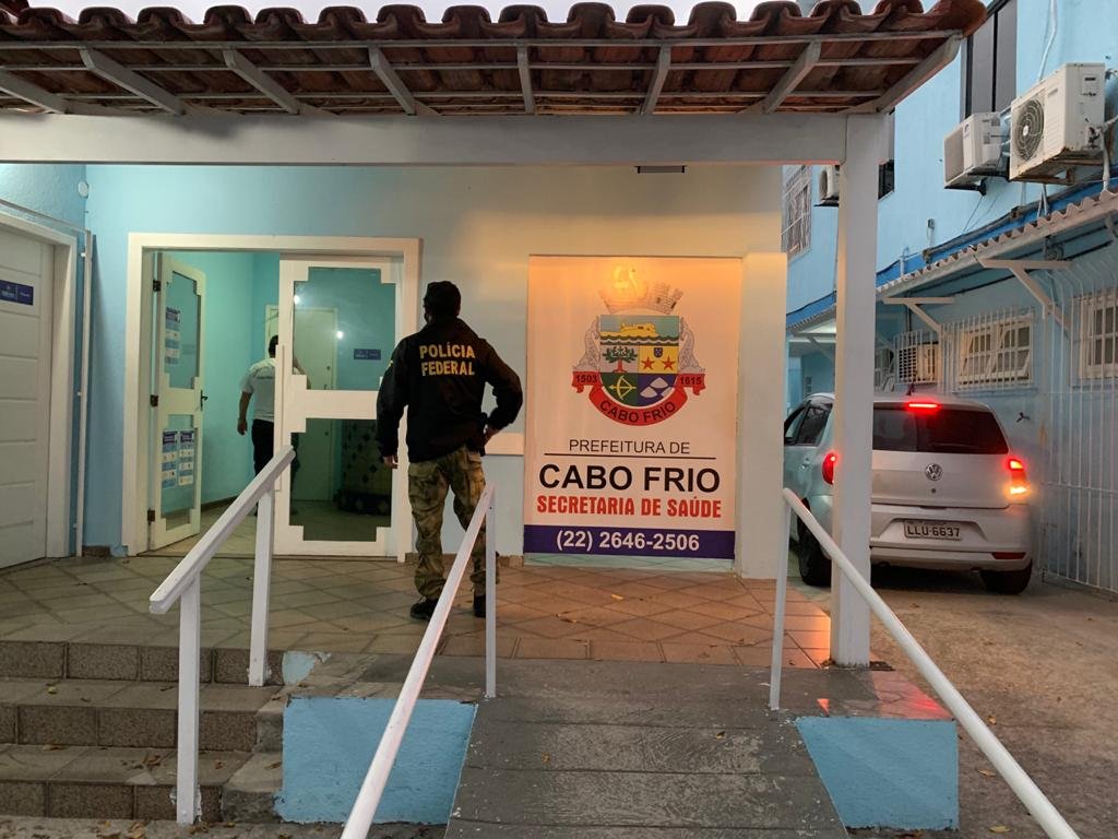 Polícia Federal cumpre mandados de busca e apreensão contra secretaria de Saúde de Cabo Frio