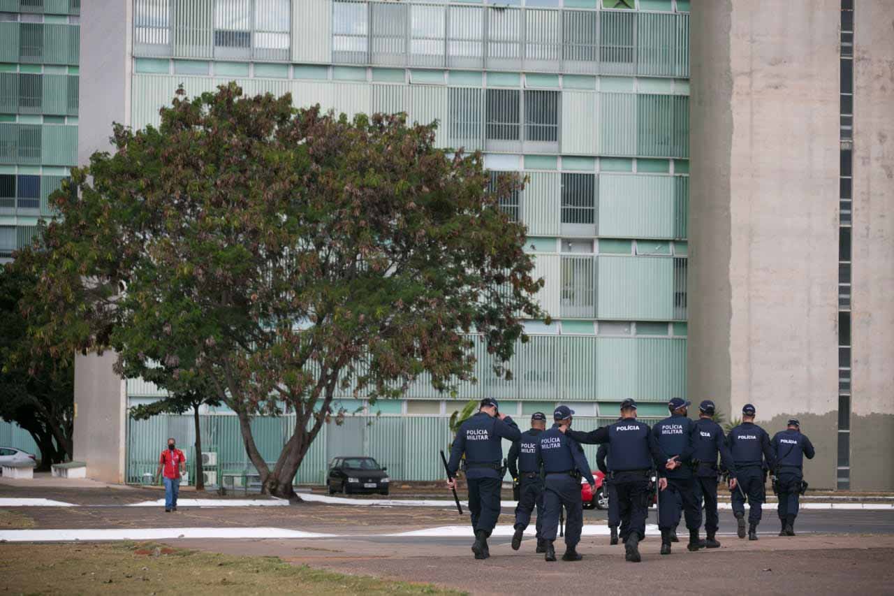 Policiamento proximo a catedral apos ameacas ao bispo