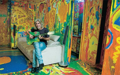 a fachada inspirada na Casa Branca de Gusttavo Lima e a arte um tanto quanto ousada do apartamento de Caio Castro são alguns exemplos das excentricidades das celebridades. De acordo com um levantamento feito pelo