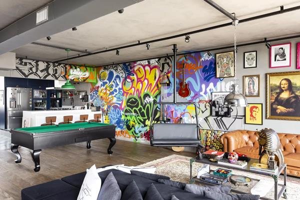 a fachada inspirada na Casa Branca de Gusttavo Lima e a arte um tanto quanto ousada do apartamento de Caio Castro são alguns exemplos das excentricidades das celebridades. De acordo com um levantamento feito pelo