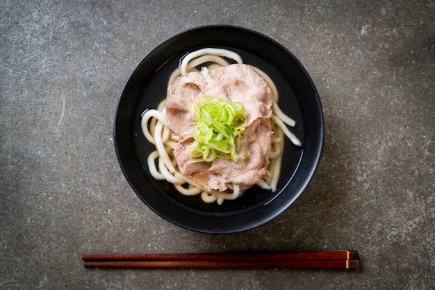 Lamen com carne de porco