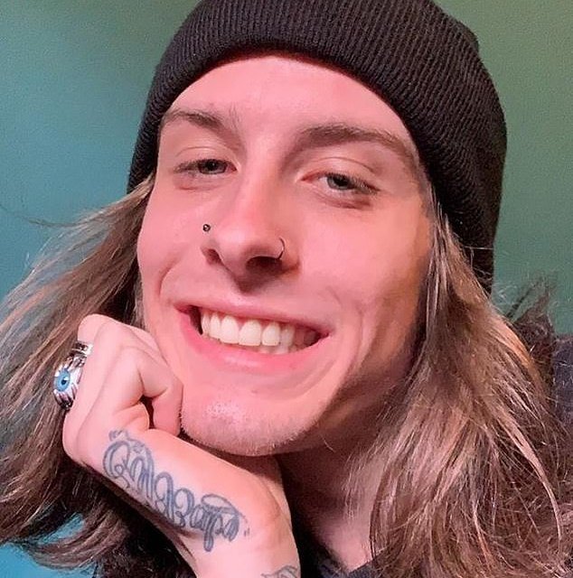Travis Robinson sorrindo