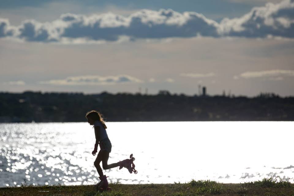 Brasilienses ignoram regras de isolamento social e aproveitam o sol durante o sábado