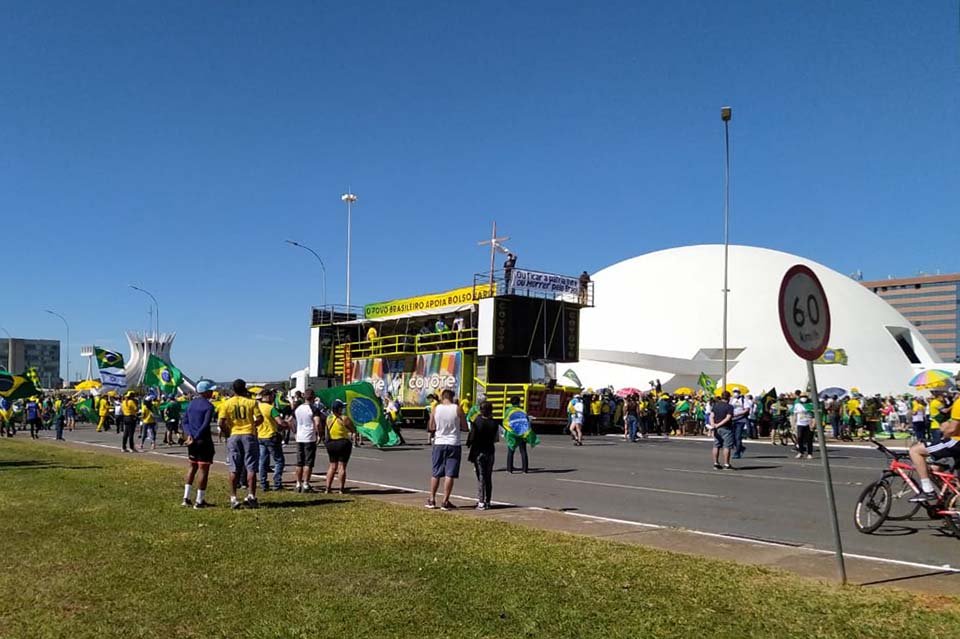 Manifestantes pró e contra Bolsonaro fazem manifestação na Esplanada (21/6)