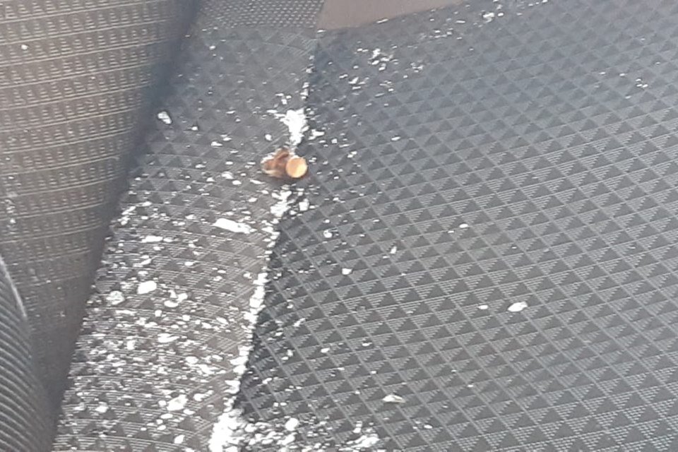 Carro atingido por disparos