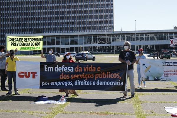 Protesto em frente ao Buriti